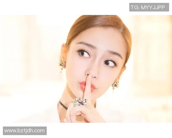 足球球星与美女壁纸完美融合展示梦幻魅力尽显动感与美丽 足球球星与美女壁纸完美融合展示梦幻魅力尽显动感与美丽